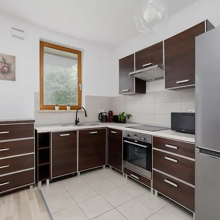 Modern With A Garden And A Workspace In Wola By Renters Apartamento