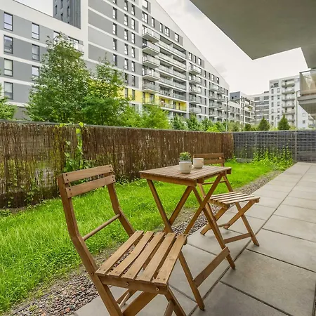 Apartamento Modern With A Garden And A Workspace In Wola By Renters