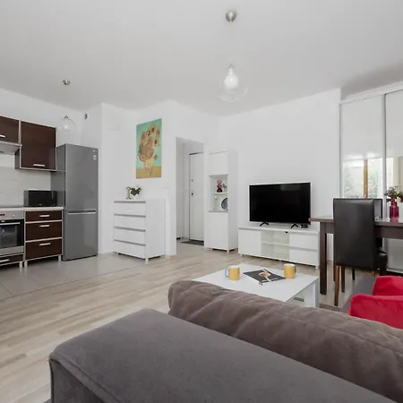 Modern With A Garden And A Workspace In Wola By Renters *