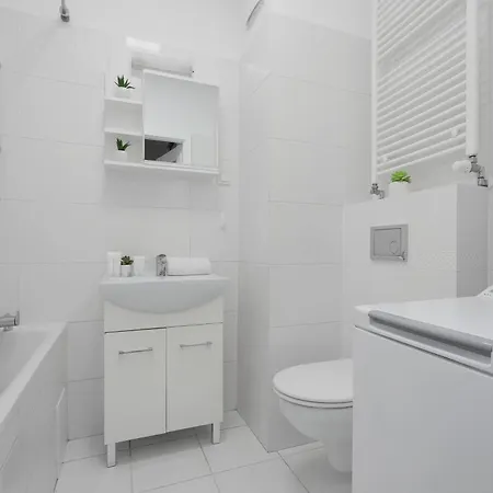 Apartamento Modern With A Garden And A Workspace In Wola By Renters *