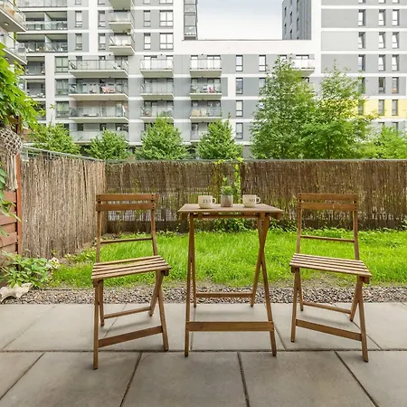 Modern With A Garden And A Workspace In Wola By Renters * Varsovia